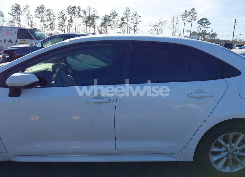 Photo 15 of 2022 Toyota Corolla LE (VIN JTDVPMAE9NJ192507)