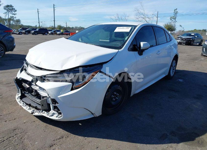 Photo 2 of 2022 Toyota Corolla LE (VIN JTDVPMAE9NJ192507)