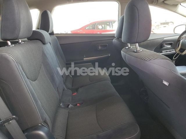 2016 TOYOTA PRIUS V (VIN JTDZN3EU0GJ050505) main photo