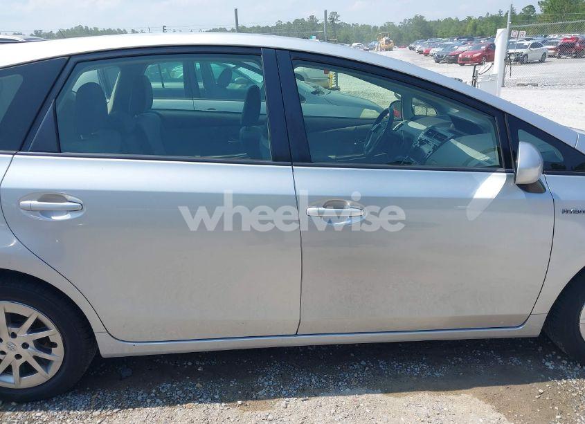 Photo 13 of 2015 Toyota Prius V THREE (VIN JTDZN3EU2FJ017195)