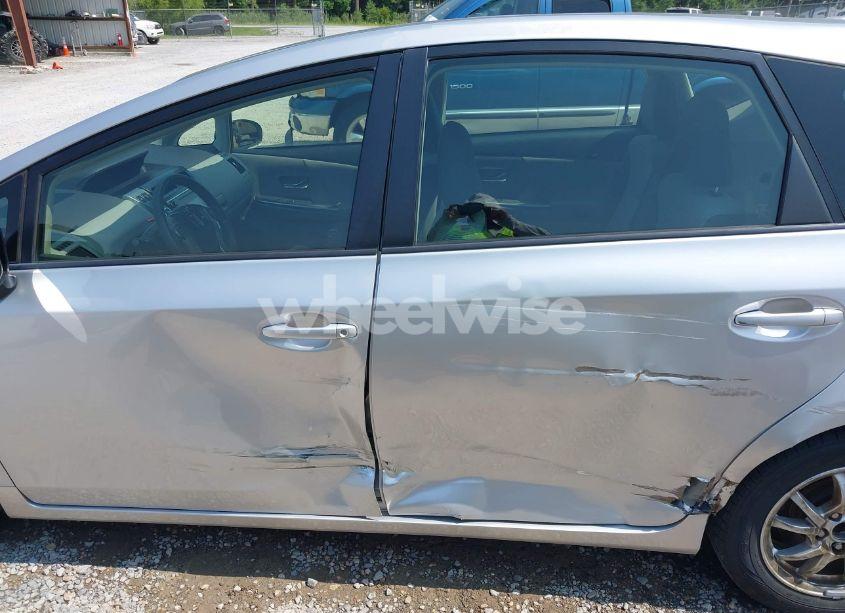 Photo 14 of 2015 Toyota Prius V THREE (VIN JTDZN3EU2FJ017195)