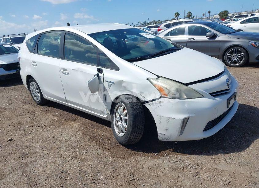 2014 Toyota Prius V THREE (VIN JTDZN3EU5E3311841) main photo