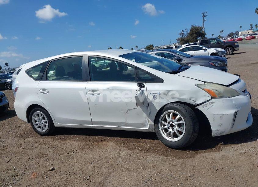 Photo 13 of 2014 Toyota Prius V THREE (VIN JTDZN3EU5E3311841)
