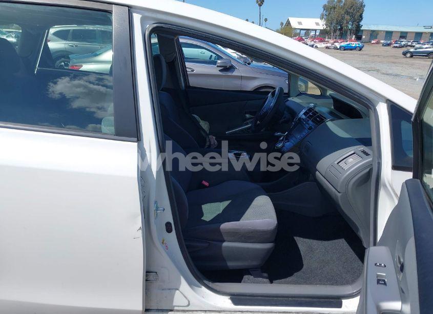 Photo 5 of 2014 Toyota Prius V THREE (VIN JTDZN3EU5E3311841)