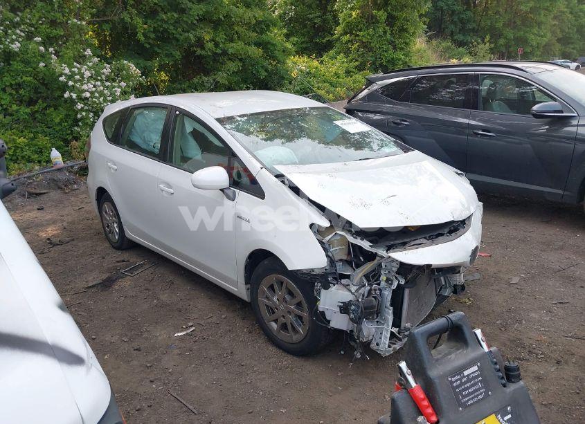 2015 Toyota Prius V TWO (VIN JTDZN3EU6FJ027888) main photo