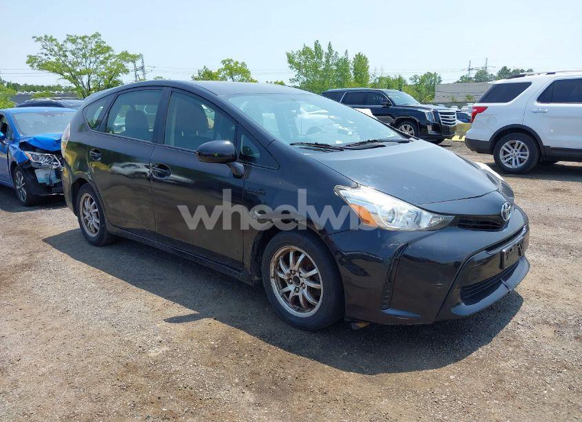 2015 Toyota Prius V TWO (VIN JTDZN3EU8FJ033613) main photo