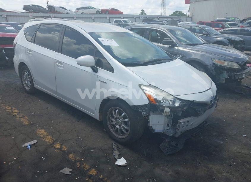 2015 Toyota Prius V TWO (VIN JTDZN3EU8FJ036043) main photo