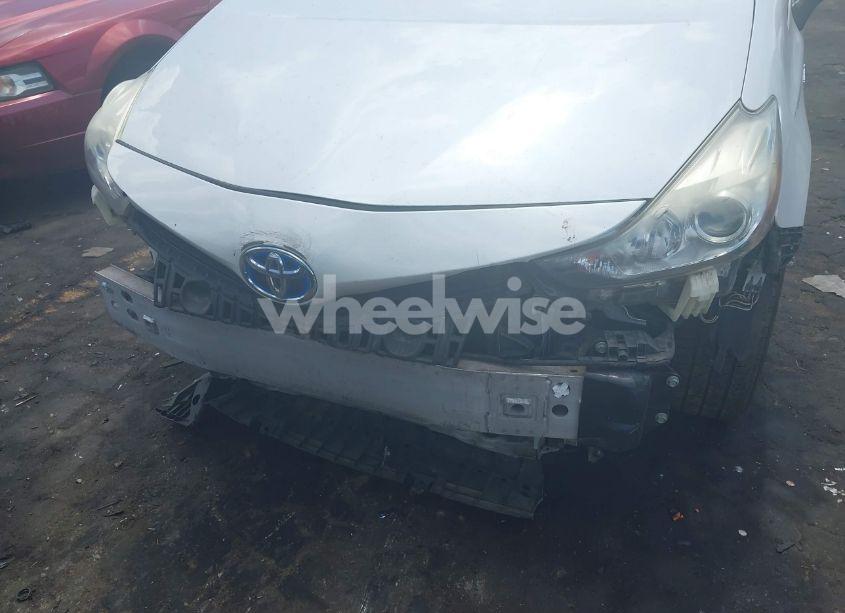 Photo 6 of 2015 Toyota Prius V TWO (VIN JTDZN3EU8FJ036043)