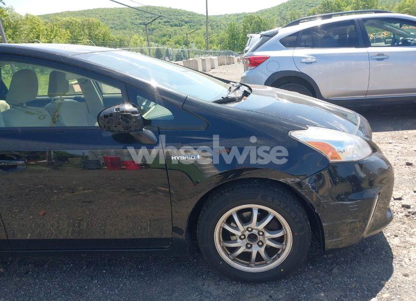 Photo 17 of 2014 Toyota Prius V TWO (VIN JTDZN3EUXE3337643)