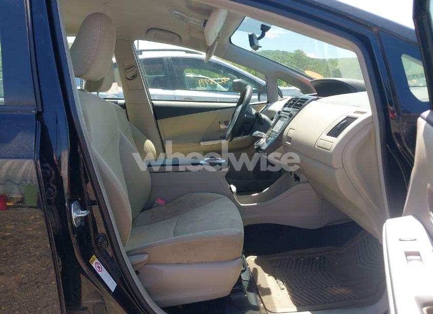 Photo 5 of 2014 Toyota Prius V TWO (VIN JTDZN3EUXE3337643)