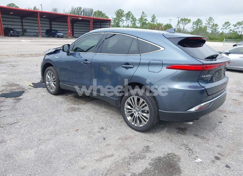 Photo 3 of 2021 Toyota Venza XLE (VIN JTEAAAAH0MJ066216)