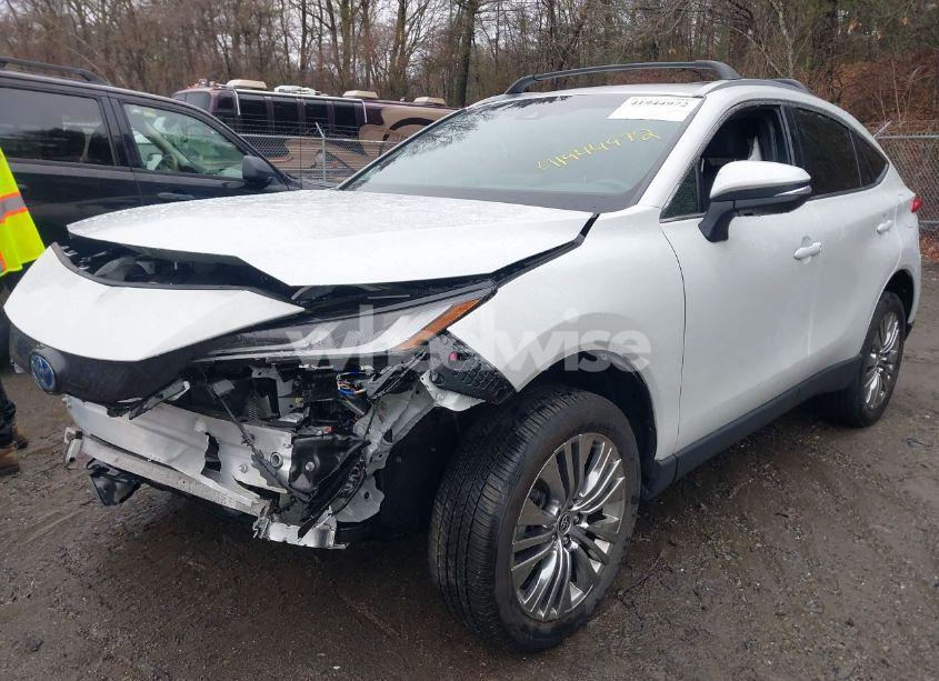 Photo 2 of 2023 Toyota Venza XLE (VIN JTEAAAAH1PJ130932)