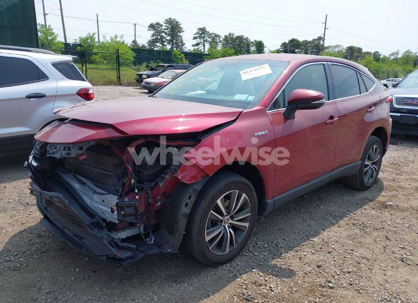 Photo 2 of 2021 Toyota Venza LE (VIN JTEAAAAH3MJ013817)