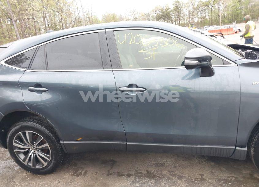 Photo 14 of 2021 Toyota Venza LE (VIN JTEAAAAH3MJ025031)