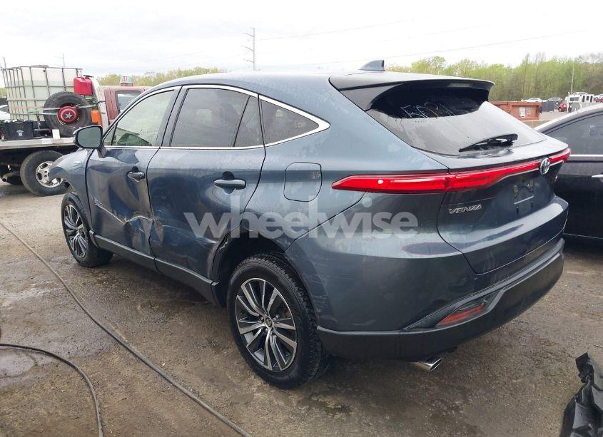 Photo 3 of 2021 Toyota Venza LE (VIN JTEAAAAH3MJ025031)