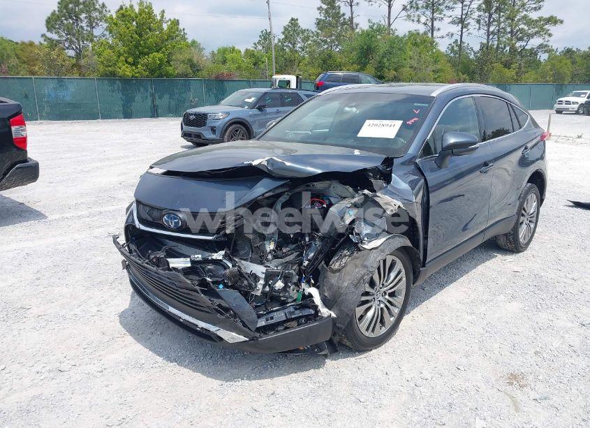 Photo 2 of 2024 Toyota Venza XLE (VIN JTEAAAAH5RJ169770)