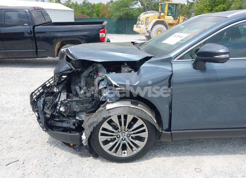 Photo 6 of 2024 Toyota Venza XLE (VIN JTEAAAAH5RJ169770)