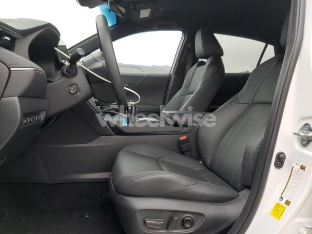 Photo 3 of 2024 TOYOTA VENZA LE (VIN JTEAAAAH5RJ176542)