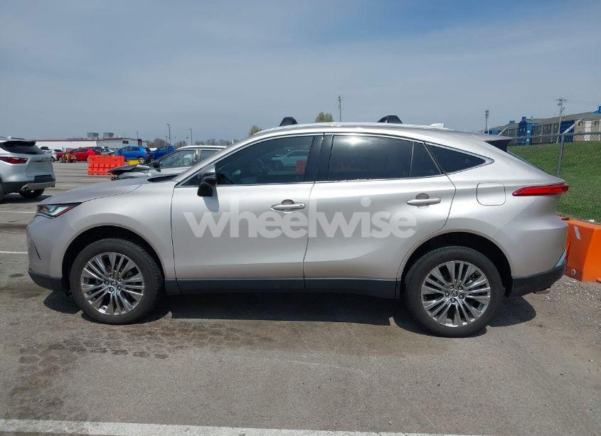 Photo 14 of 2023 Toyota Venza XLE (VIN JTEAAAAH6PJ142686)