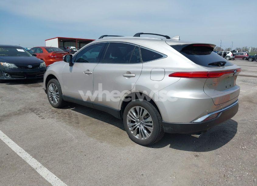 Photo 3 of 2023 Toyota Venza XLE (VIN JTEAAAAH6PJ142686)
