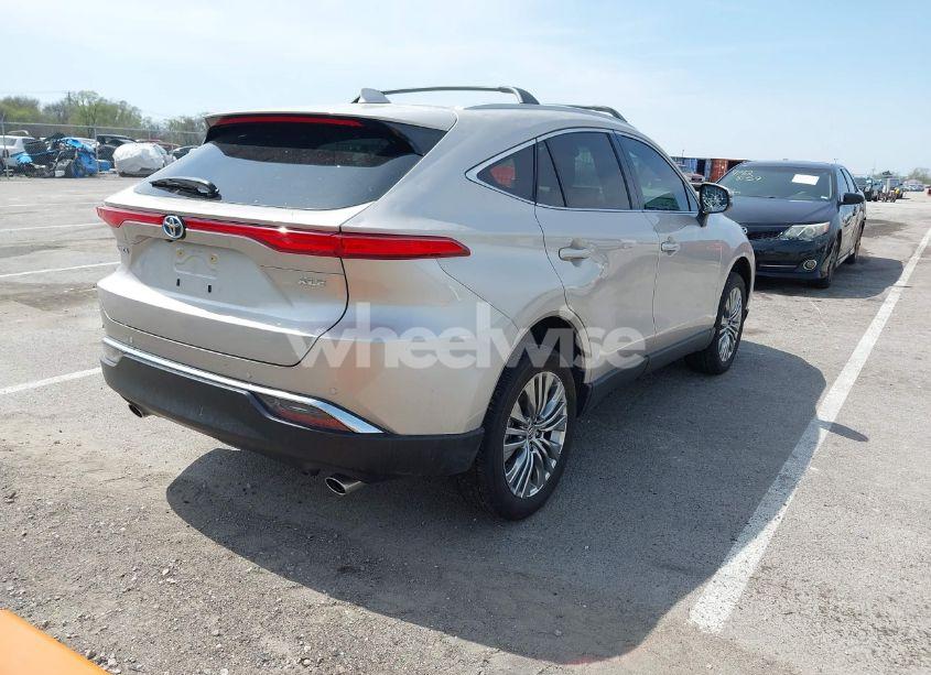 Photo 4 of 2023 Toyota Venza XLE (VIN JTEAAAAH6PJ142686)