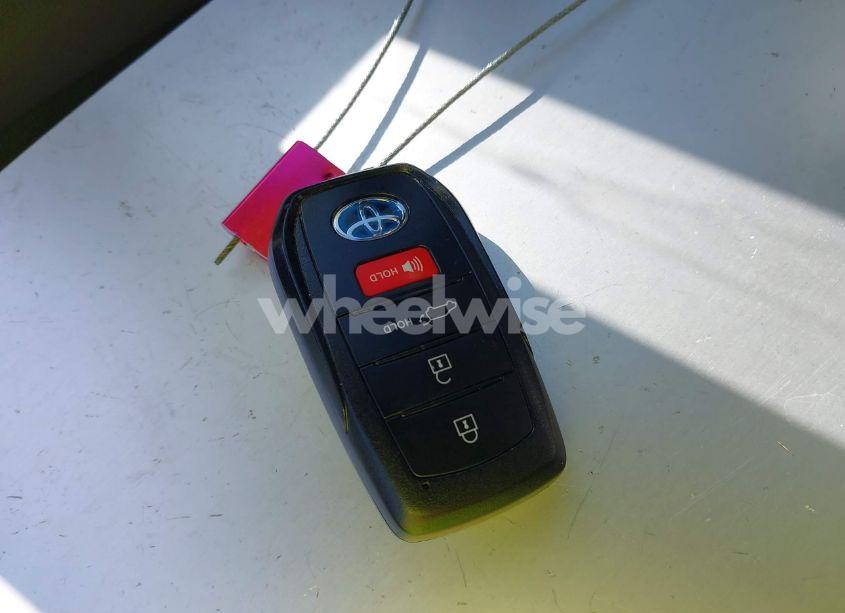 Photo 11 of 2021 Toyota Venza XLE (VIN JTEAAAAH7MJ018650)