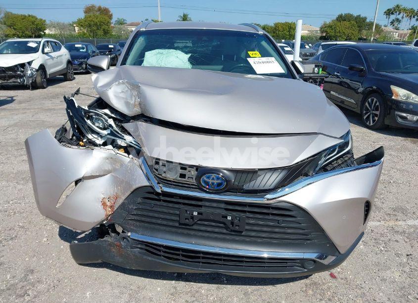 Photo 12 of 2021 Toyota Venza XLE (VIN JTEAAAAH7MJ018650)