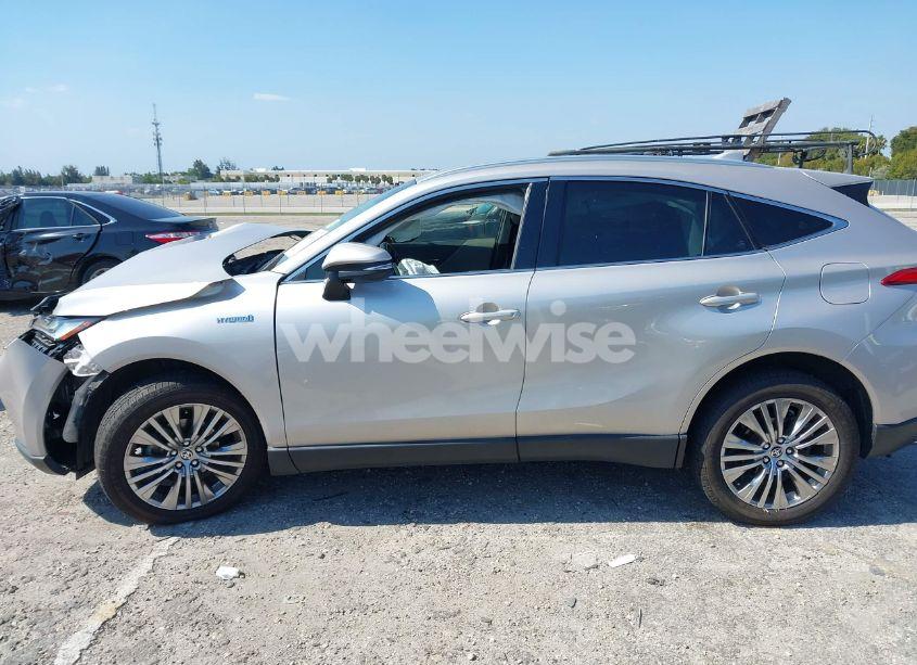 Photo 14 of 2021 Toyota Venza XLE (VIN JTEAAAAH7MJ018650)