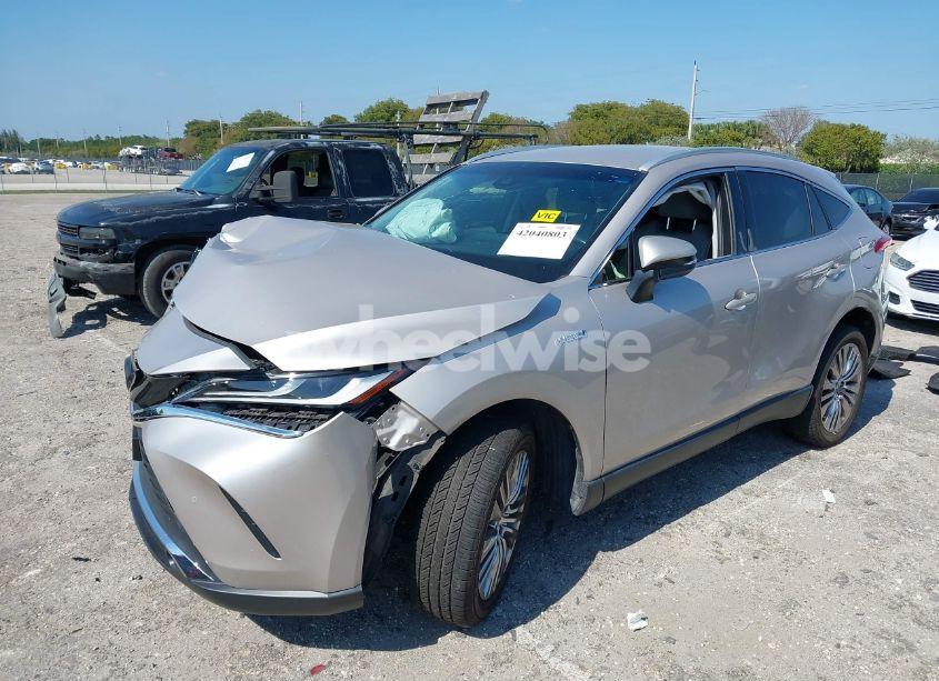 Photo 2 of 2021 Toyota Venza XLE (VIN JTEAAAAH7MJ018650)