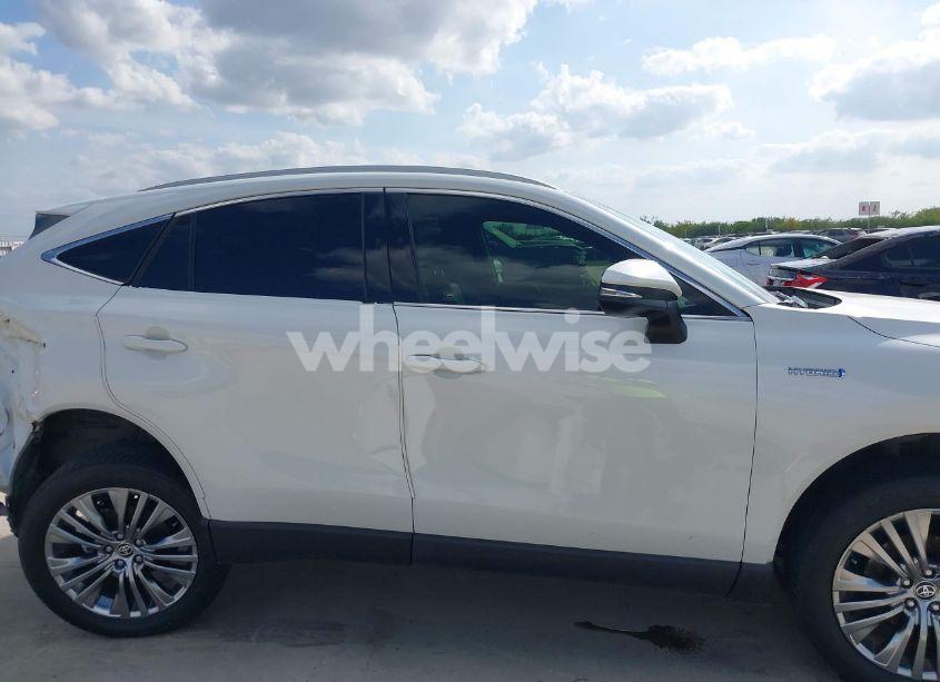 Photo 14 of 2021 Toyota Venza XLE (VIN JTEAAAAH8MJ036252)