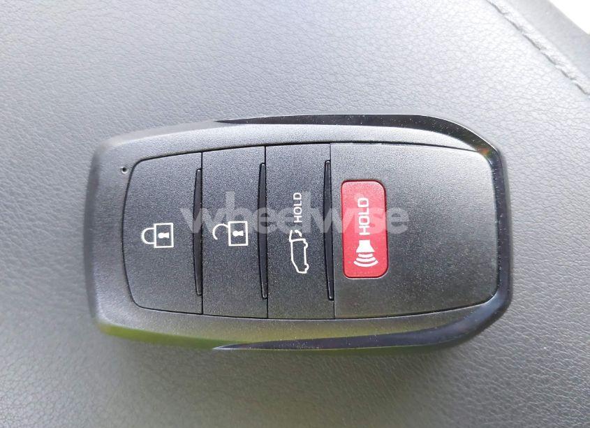 Photo 11 of 2021 Toyota Venza XLE (VIN JTEAAAAH9MJ000411)