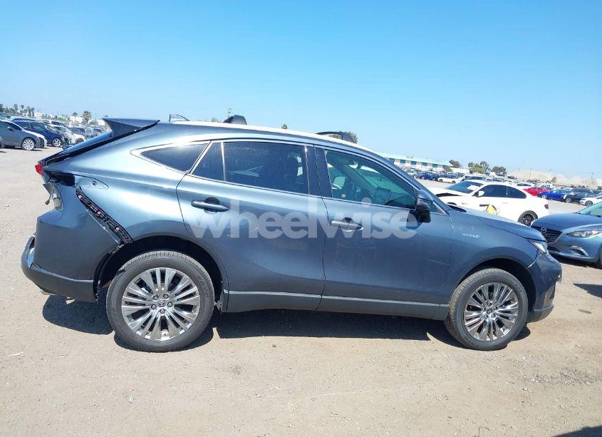 Photo 13 of 2021 Toyota Venza XLE (VIN JTEAAAAH9MJ000411)
