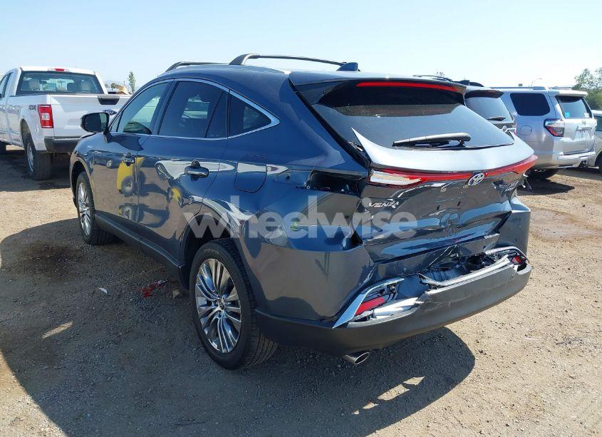 Photo 3 of 2021 Toyota Venza XLE (VIN JTEAAAAH9MJ000411)