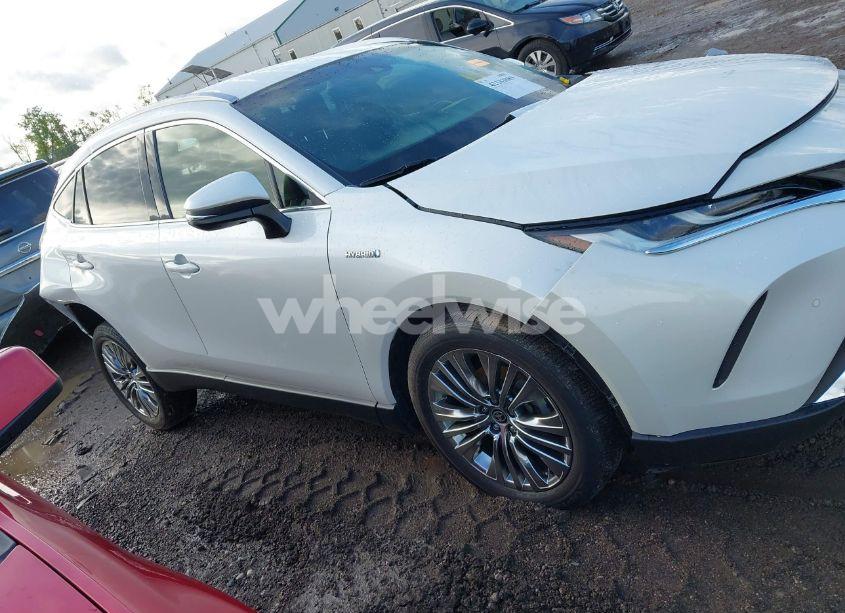 Photo 13 of 2021 Toyota Venza XLE (VIN JTEAAAAHXMJ071410)