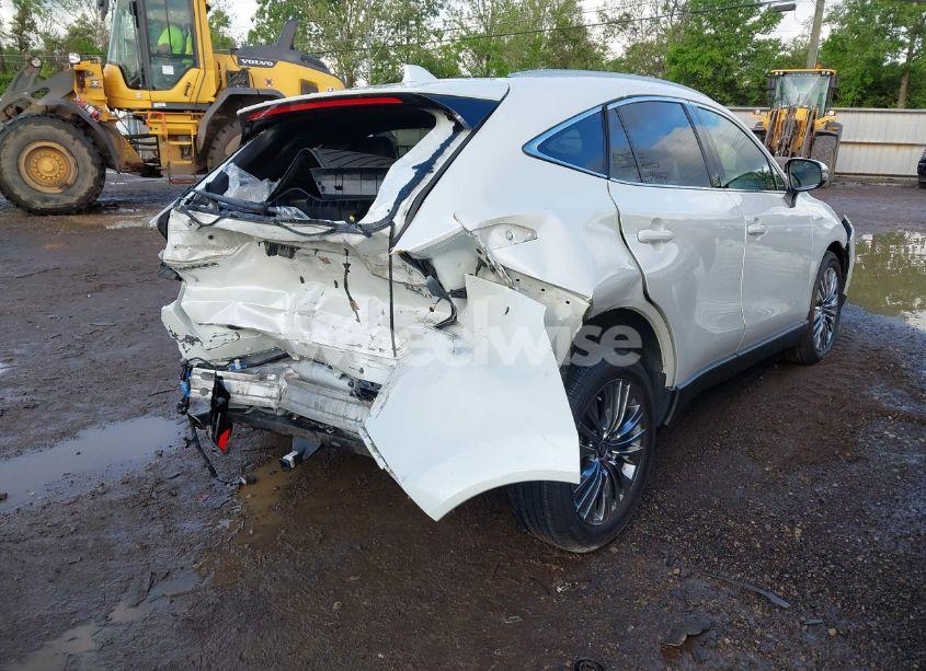 Photo 4 of 2021 Toyota Venza XLE (VIN JTEAAAAHXMJ071410)