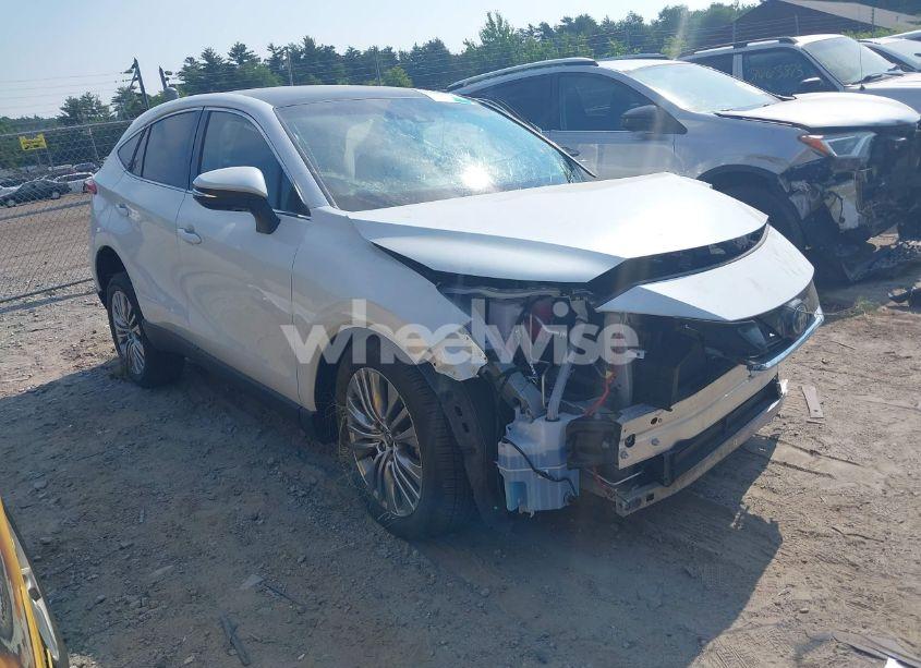 2024 Toyota Venza LIMITED (VIN JTEAAAAHXRJ153581) main photo