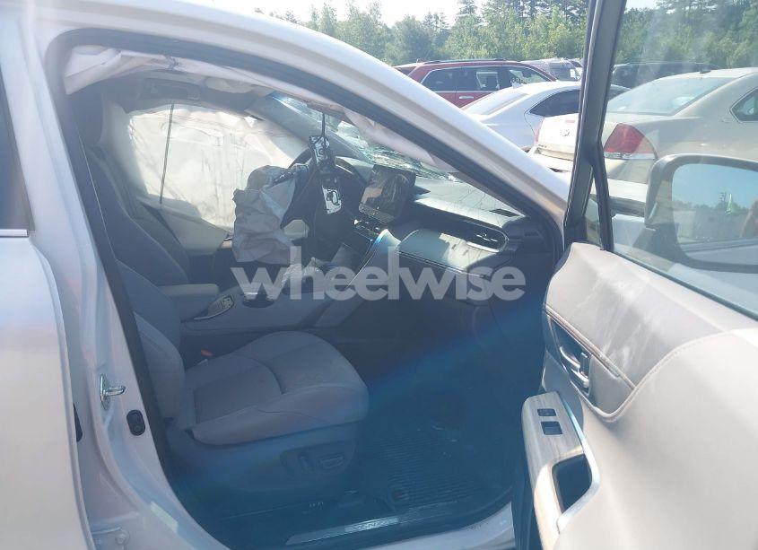 Photo 5 of 2024 Toyota Venza LIMITED (VIN JTEAAAAHXRJ153581)