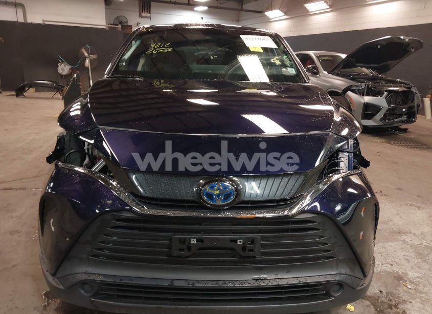 Photo 13 of 2024 Toyota Venza LE (VIN JTEAAAAHXRJ158019)