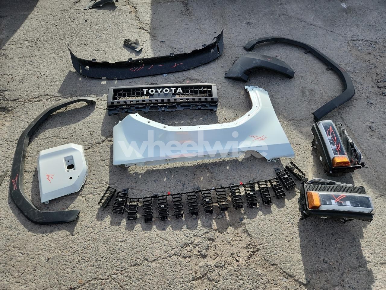 Photo 13 of 2024 TOYOTA LAND CRUISER BASE (VIN JTEABFAJ4R5007232)