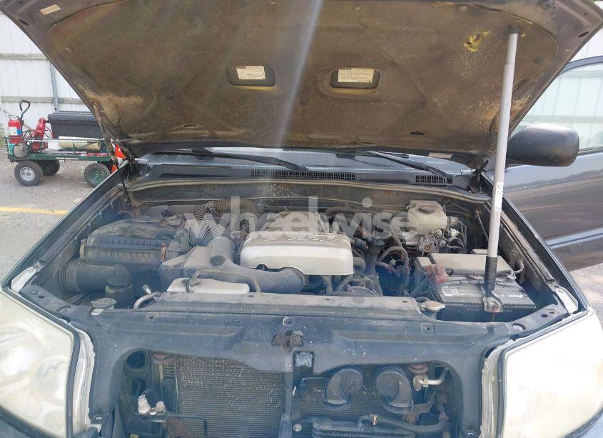 Photo 10 of 2004 Toyota 4runner SR5 V8 (VIN JTEBT14R240031458)