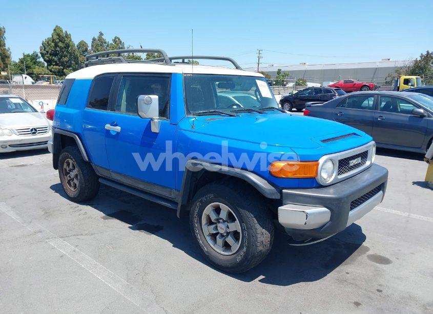 2007 Toyota Fj CRUISER (VIN JTEBU11F070050828) main photo