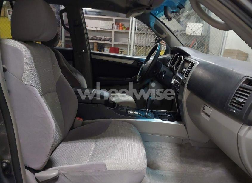 Photo 5 of 2004 Toyota 4runner SR5 V6 (VIN JTEBU14R940027713)