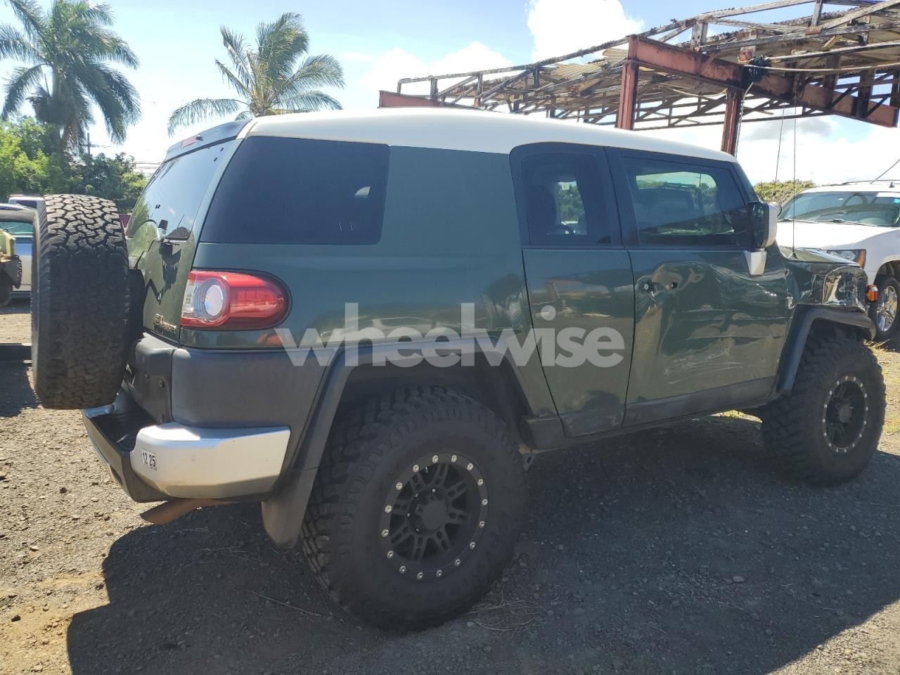 Photo 3 of 2013 TOYOTA FJ CRUISER (VIN JTEBU4BF0DK159709)