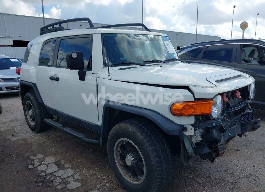 2011 Toyota Fj CRUISER (VIN JTEBU4BF5BK102225) main photo