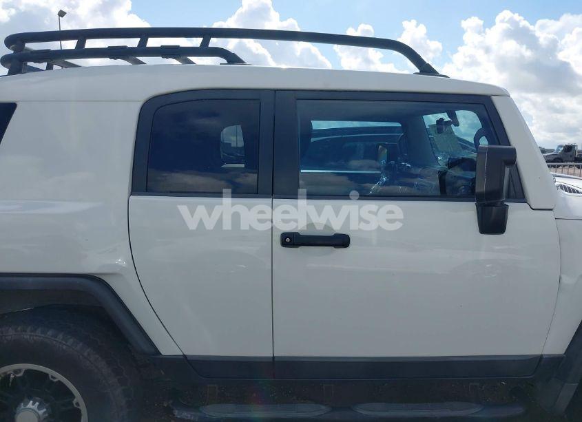 Photo 14 of 2011 Toyota Fj CRUISER (VIN JTEBU4BF5BK102225)