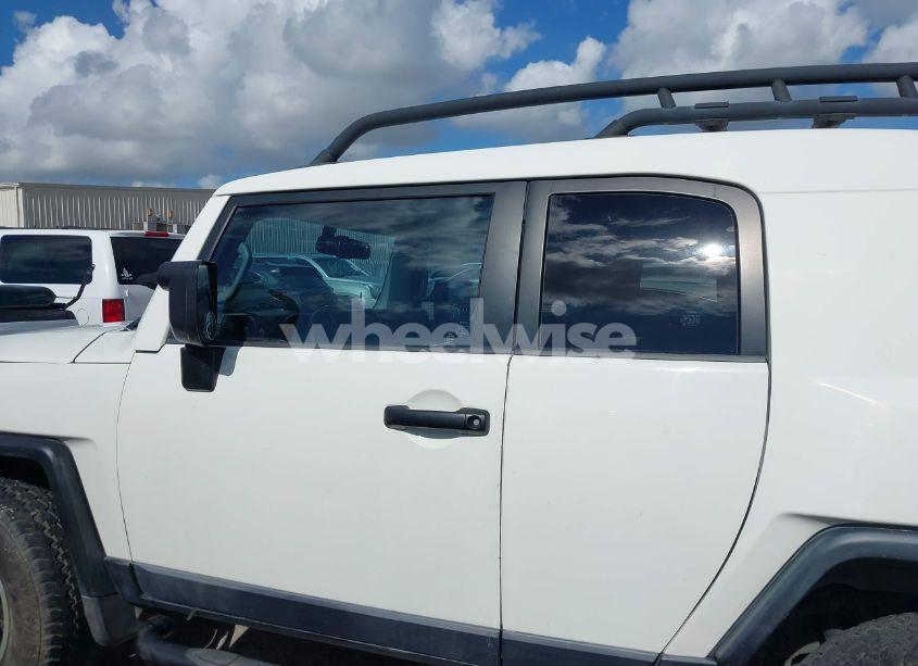 Photo 15 of 2011 Toyota Fj CRUISER (VIN JTEBU4BF5BK102225)