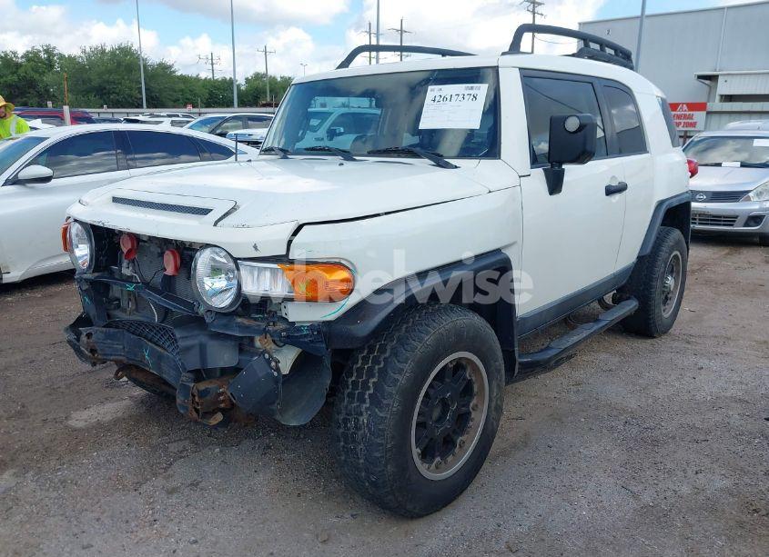Photo 2 of 2011 Toyota Fj CRUISER (VIN JTEBU4BF5BK102225)