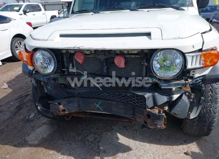 Photo 6 of 2011 Toyota Fj CRUISER (VIN JTEBU4BF5BK102225)