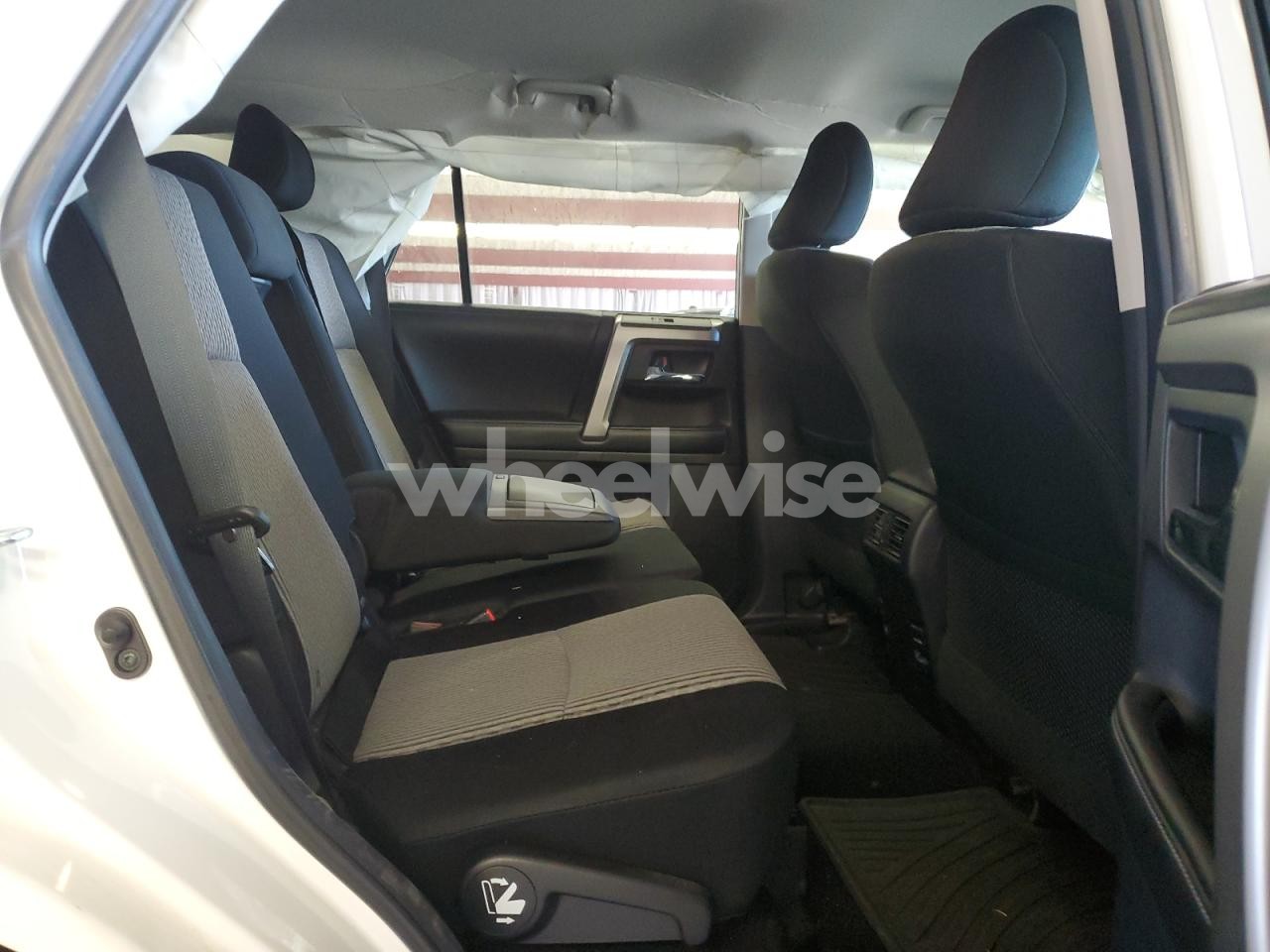 Photo 11 of 2015 TOYOTA 4RUNNER SR5/SR5 PREMIUM (VIN JTEBU5JR0F5267718)
