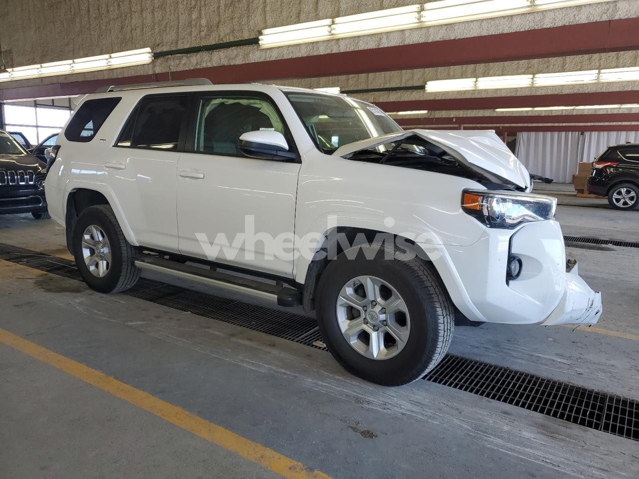Photo 4 of 2015 TOYOTA 4RUNNER SR5/SR5 PREMIUM (VIN JTEBU5JR0F5267718)